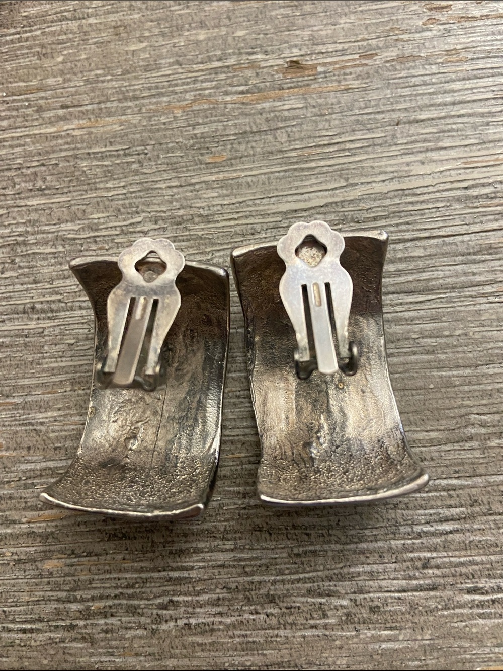 Vintage 60s Wide Silver-Tone Clip On Earrings - Picture 8 of 8